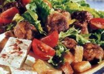 Grcka salata sa mlevenim mesom