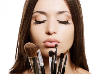 Napravite sami sprej za fiksiranje šminke