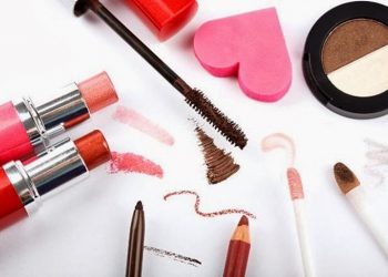 Mrlje od šminke na odeći