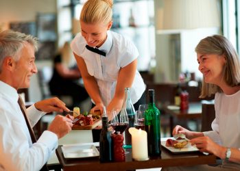 NAUČITE PRAVILA LEPOG PONAŠANJA U RESTORANU