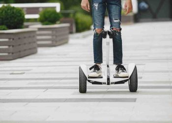 Hoverboard vožnja ulicom