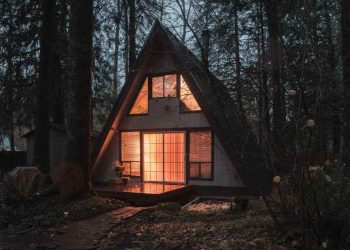 Vikendica šuma svetlo