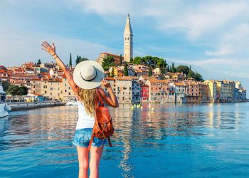 Rovinj Istra devojka maše
