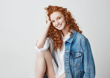 Devojka sa crvenom kosom