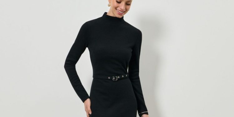 Devojka u crnoj haljini