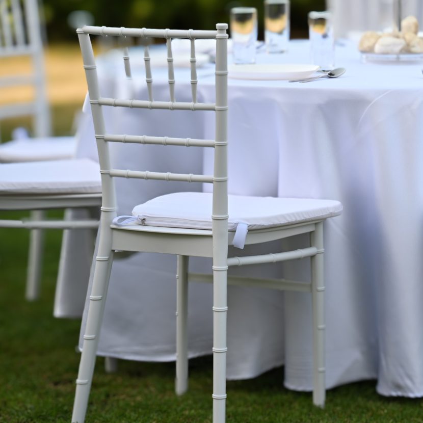 Tiffany stolica u beloj boji