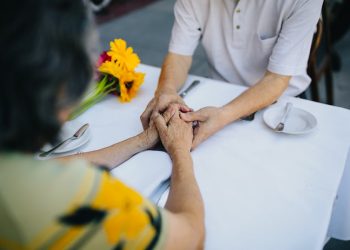 Kako prepoznati kvalitetnu negu za starije osobe: praktičan vodič